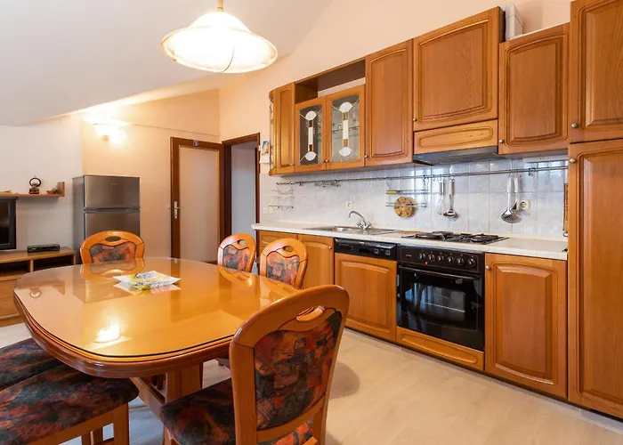 Apartments & Rooms Konoba Tomic