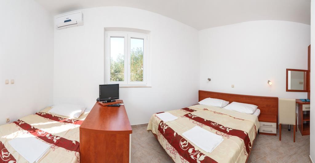 Guest house & Konoba Tomic